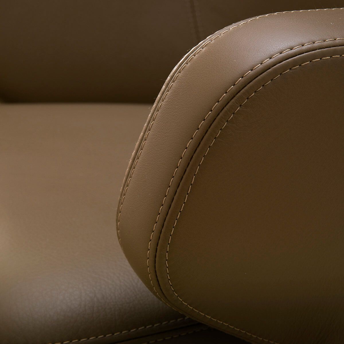Sillón Grand Executive Highback oliva - VItra Sillón Grand Executive Highback oliva - VItra