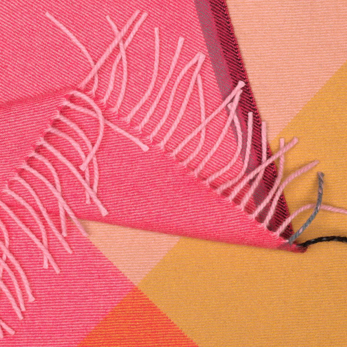 Detalle Manta Colour Block Fucsia Beis de Hella Jongerius - Vitra Manta Colour Block Fucsia Beis de Hella Jongerius editada por Vitra