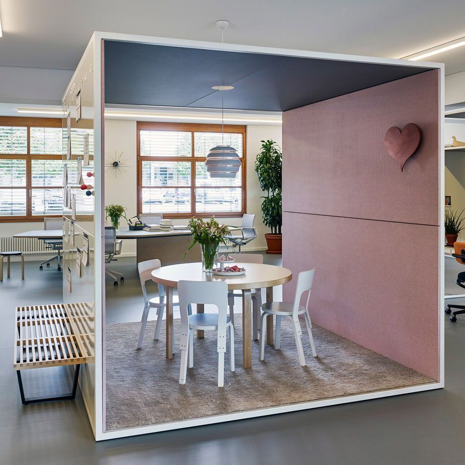Metal Wall Relief Heart de Alexander Girard editado por Vitra