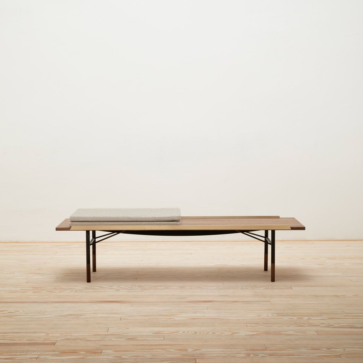 Banco Bench Brass 170 - House of Finn Juhl