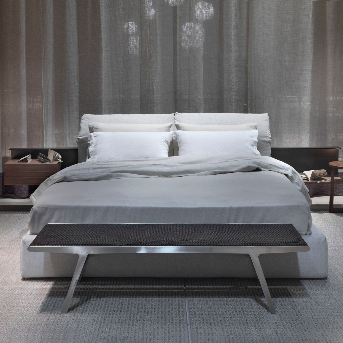 Cama Newbridge, de Carlo Colombo, editada por Flexform