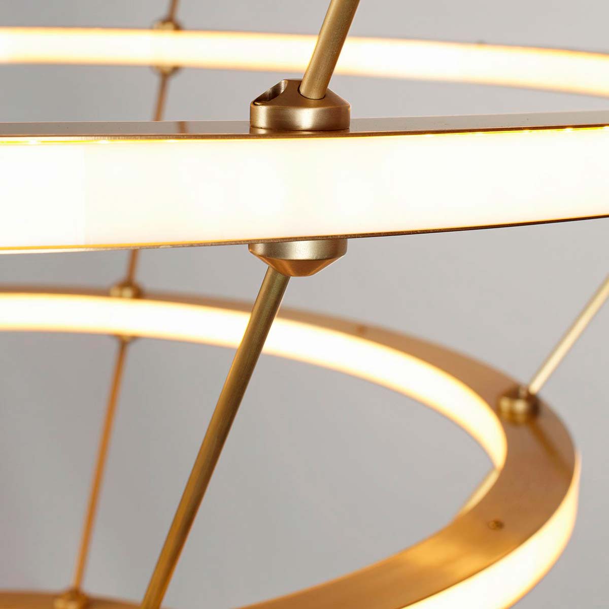Lámpara Halo Chandelier 4 Latón - Roll & Hill