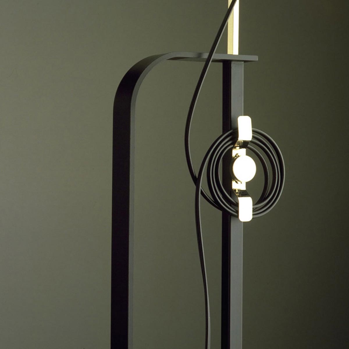 Lampara Toio diseñada por Archille Castiglioni - Flos