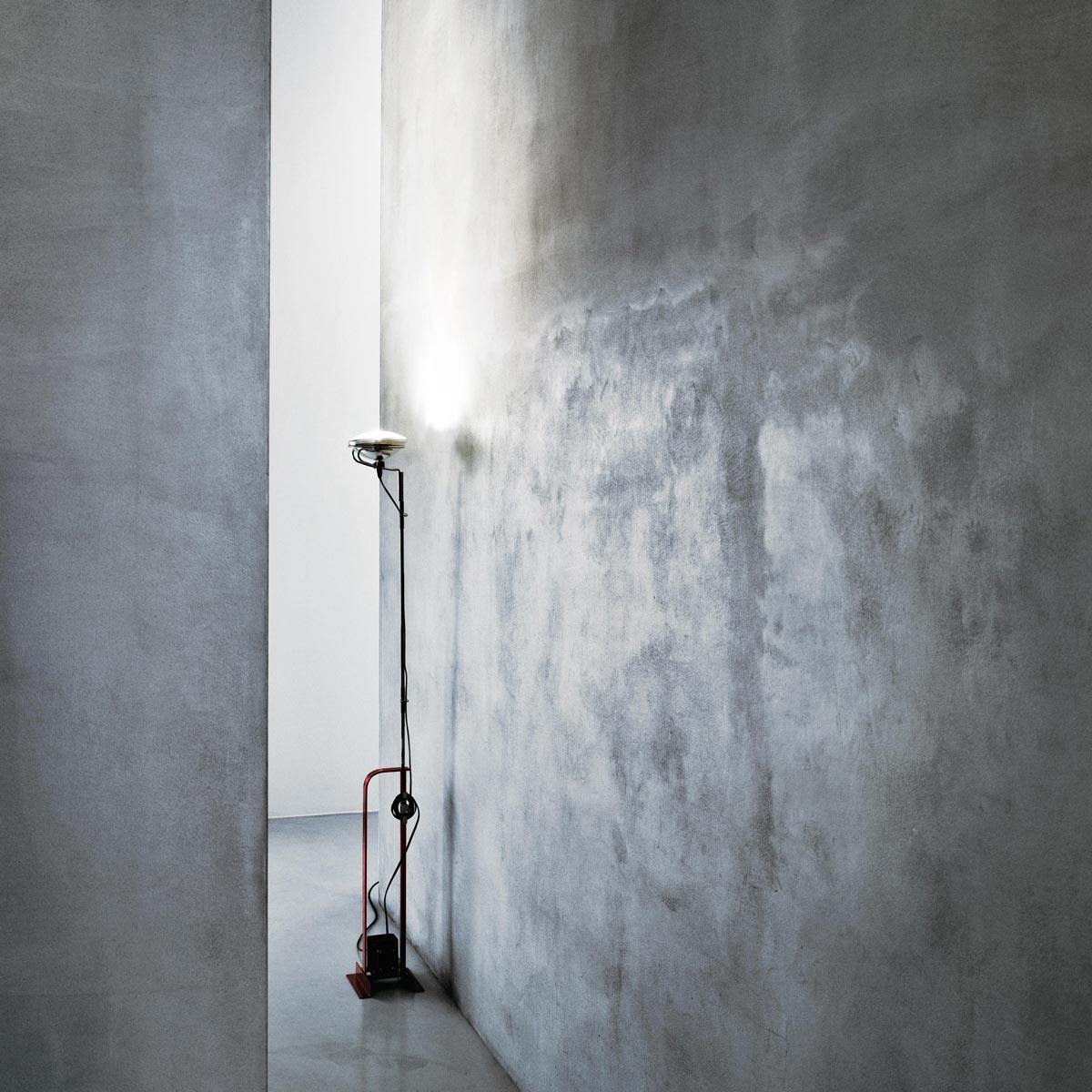 Lampara Toio diseñada por Archille Castiglioni - Flos