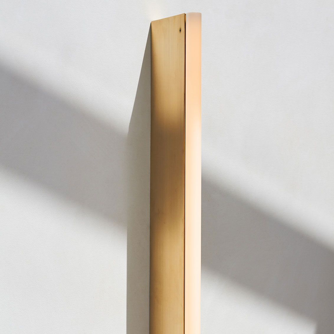 Lámpara Tube Wall Latón - Michael Anastassiades Lámpara Tube Wall Latón - Michael Anastassiades