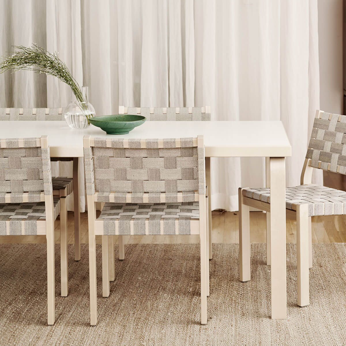 Mesa 83 - Artek