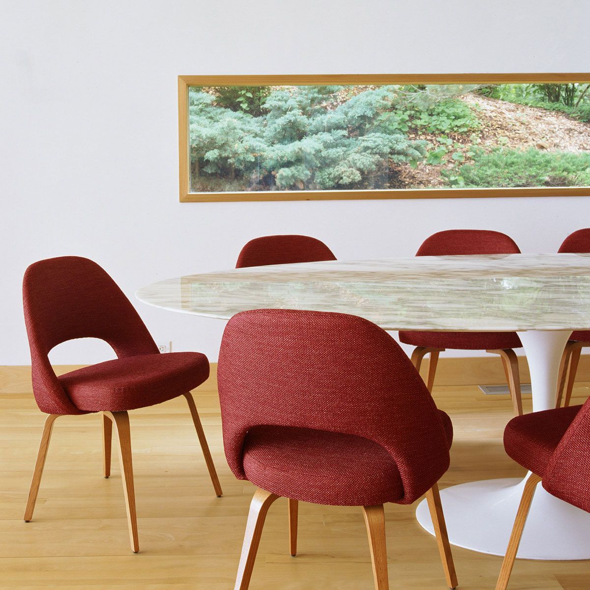 Mesa Tulip Saarinen Round mármol - Knoll