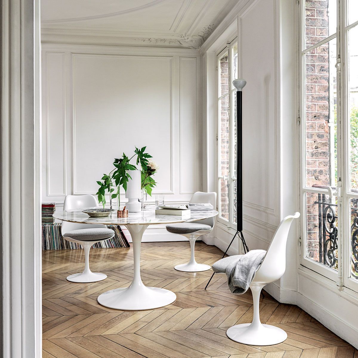 Mesa Tulip Saarinen Round mármol - Knoll
