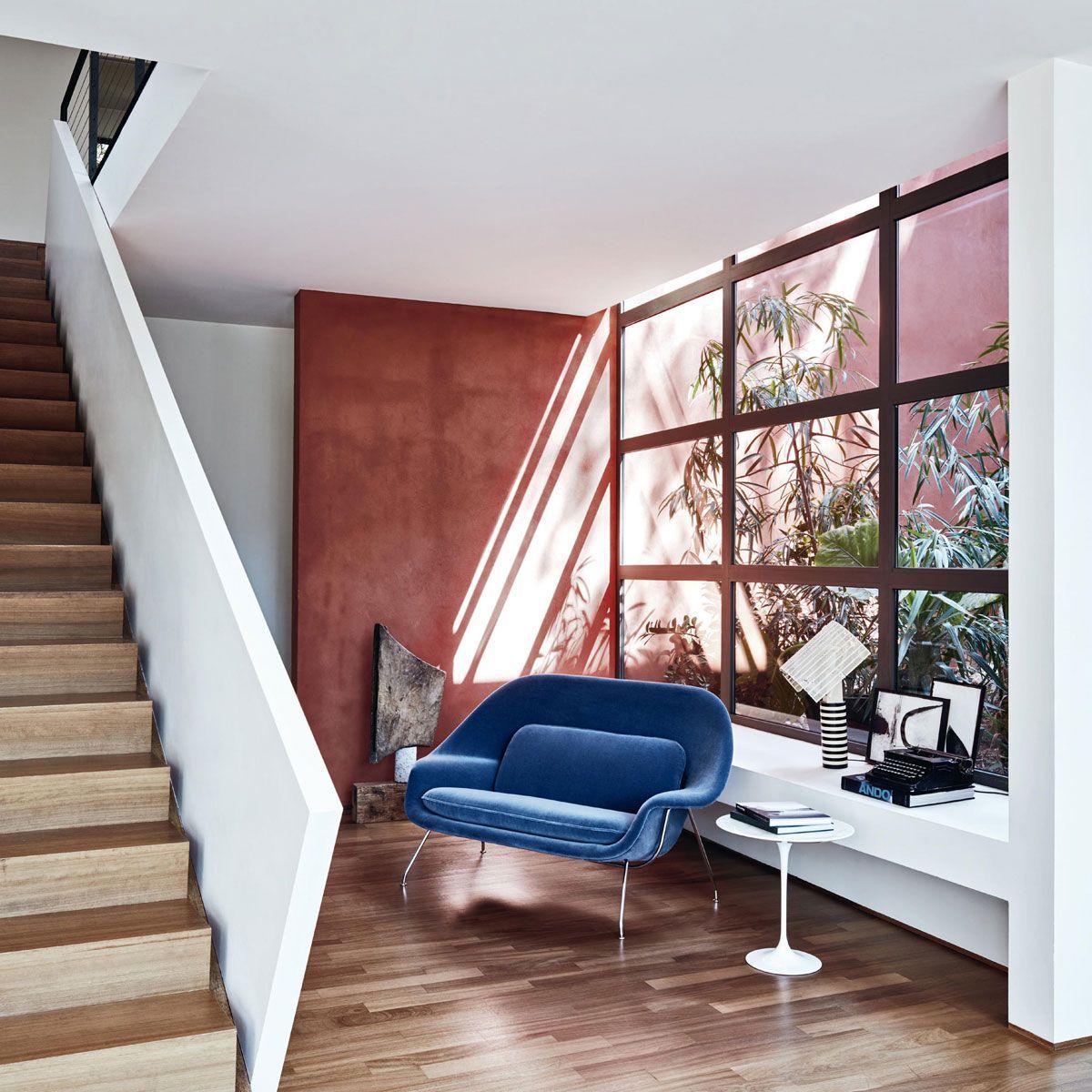 Mesa Auxiliar Tulip Saarinen Exterior 51 - Knoll