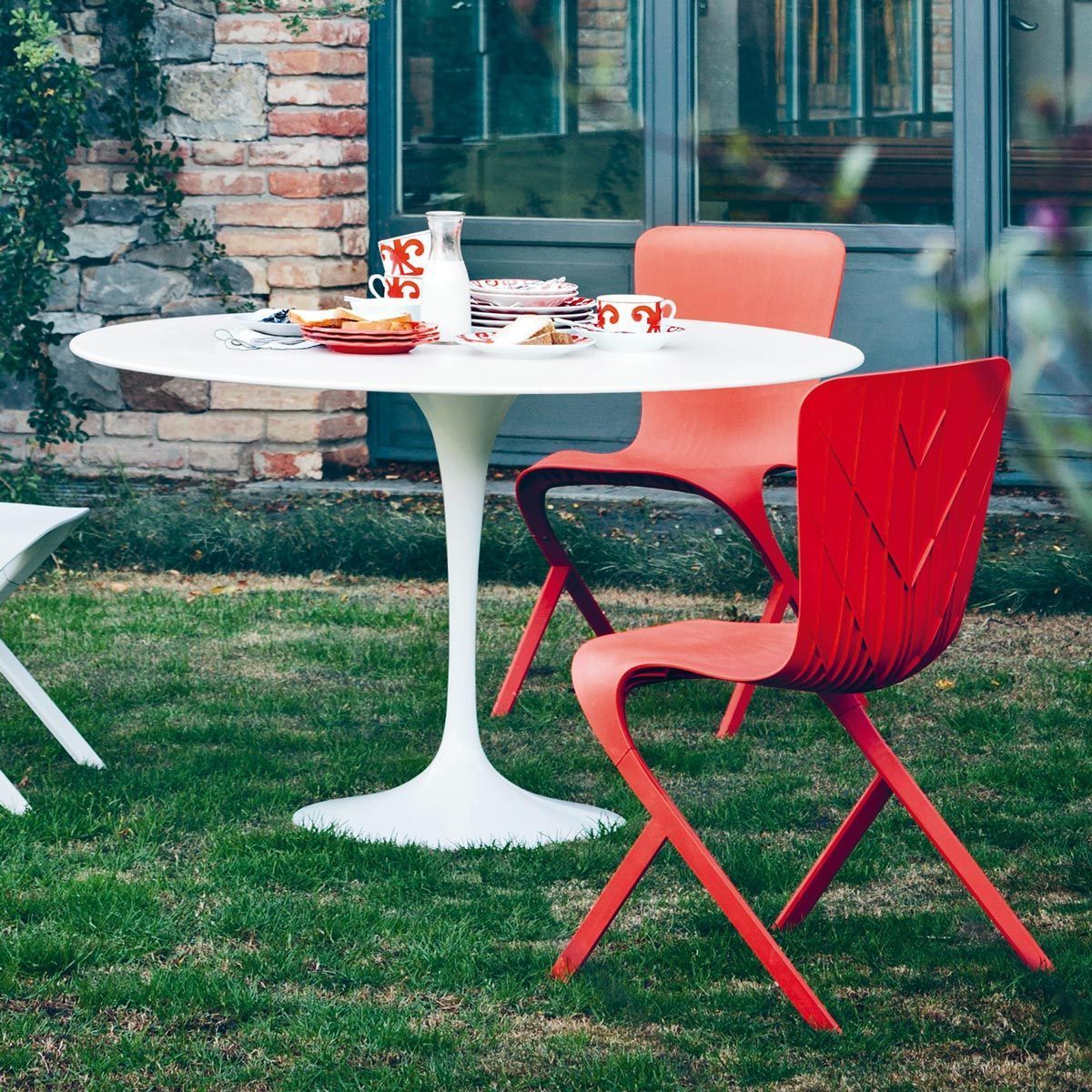Mesa Tulip exterior - Knoll