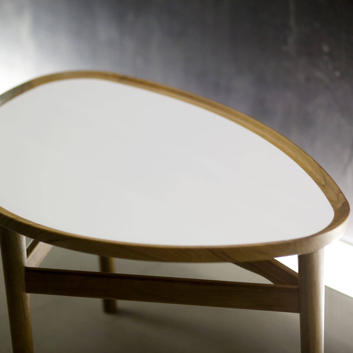 Mesita Eye - House of Finn Juhl Mesita Eye - House of Finn Juhl
