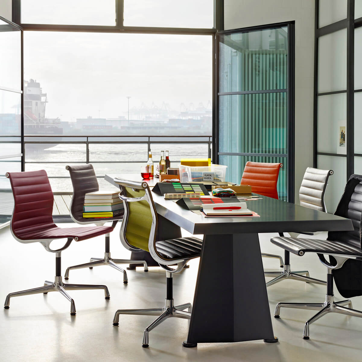 Silla Aluminium Chair EA 101 - Vitra