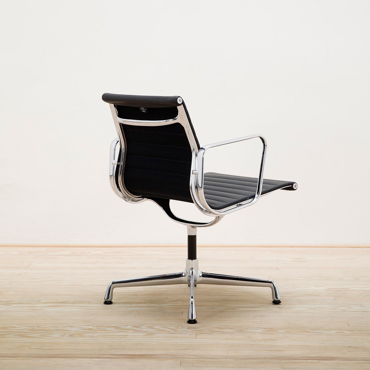 Silla Aluminium Chair EA 108 - Vitra