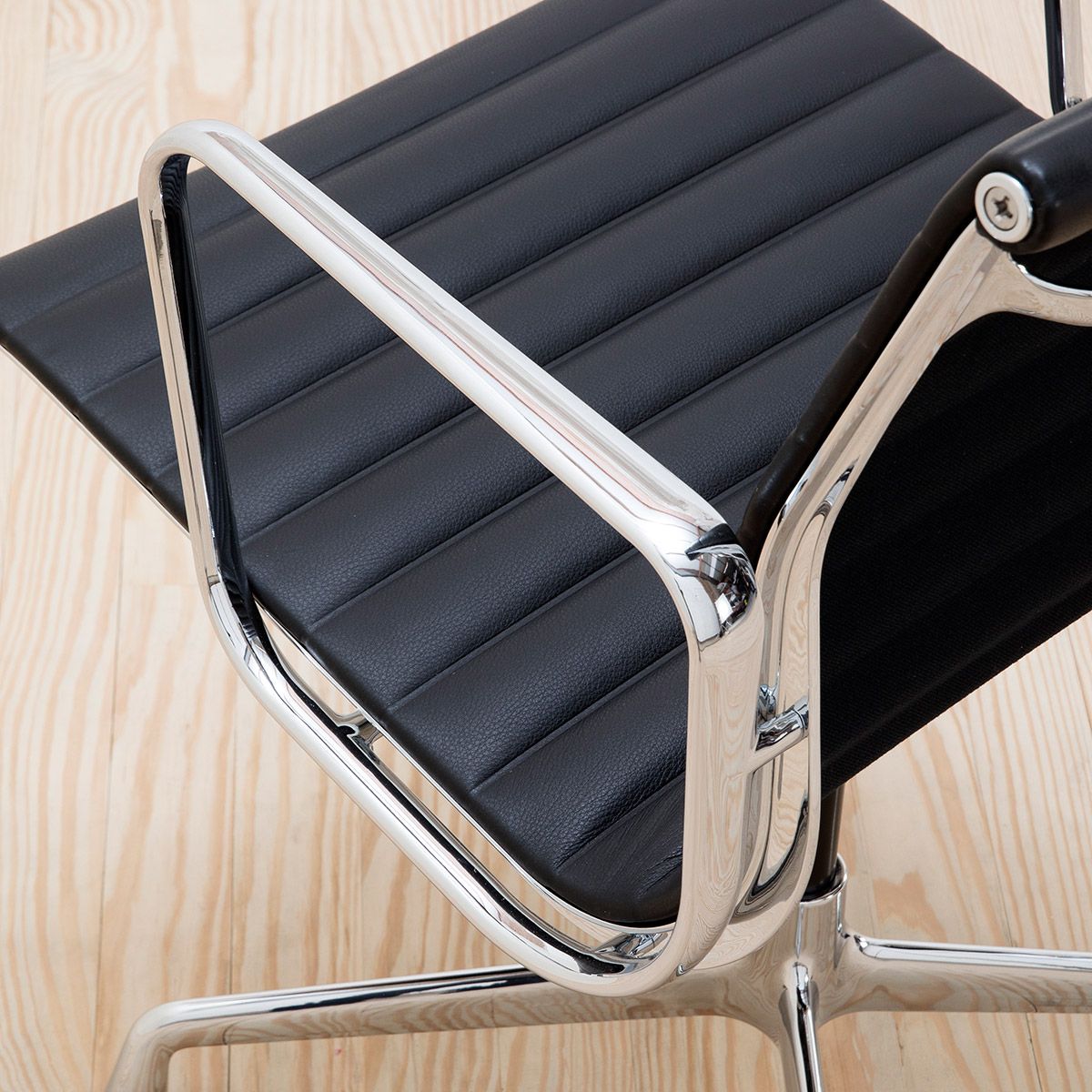 Silla Aluminium Chair EA 108 - Vitra