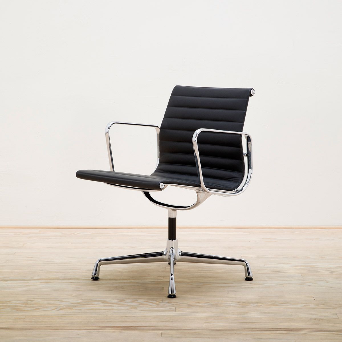 Silla Aluminium Chair EA 108 - Vitra (copia)