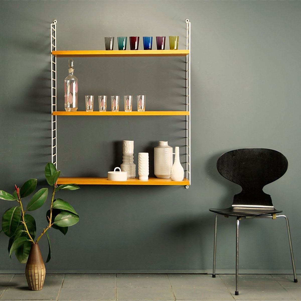 Silla Ant 3 patas Lacado medio poro de Arne Jacobsen - Fritz Hansen