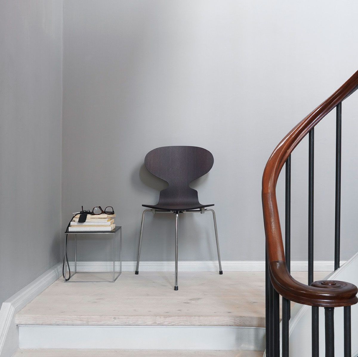 Silla Ant 3 patas Lacado medio poro de Arne Jacobsen - Fritz Hansen