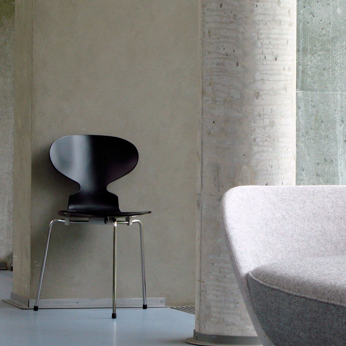 Silla Ant 3 patas Lacado medio poro de Arne Jacobsen - Fritz Hansen