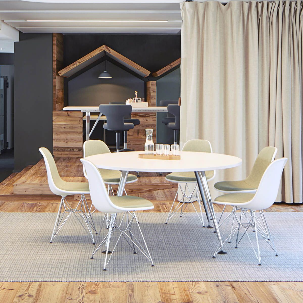 Silla Eames Plastoc Side Chair DSR Tapizada - Vitra