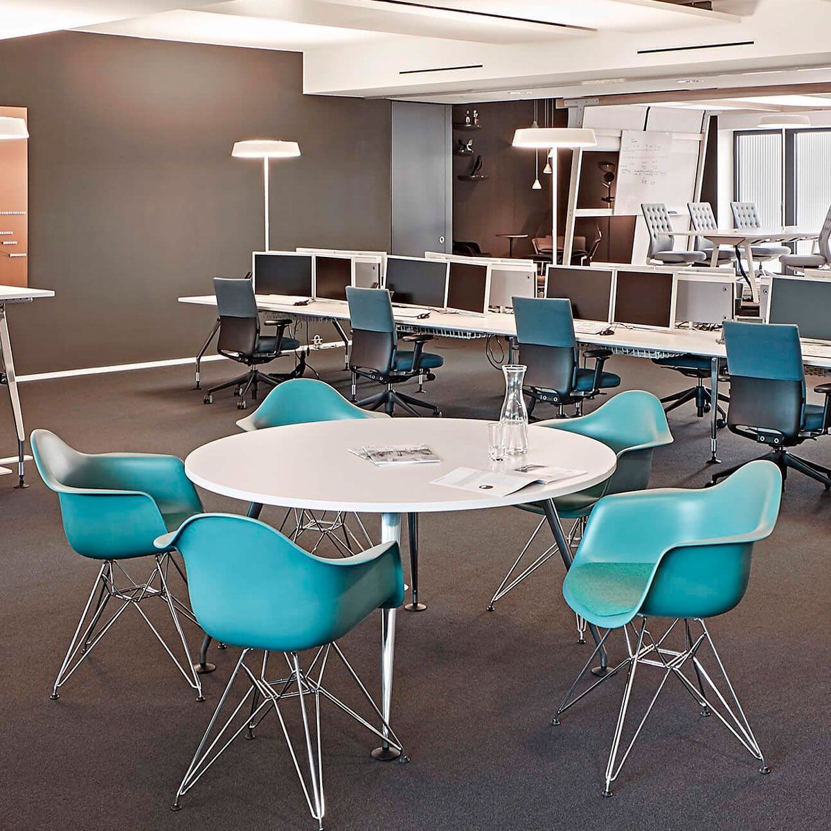 Silla Eames Plastic Chair DAR Cromado - Vitra
