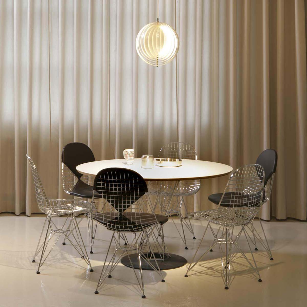 Sillas_Vitra_DKR_ambiente Silla Wire Chair DKR - Vitra