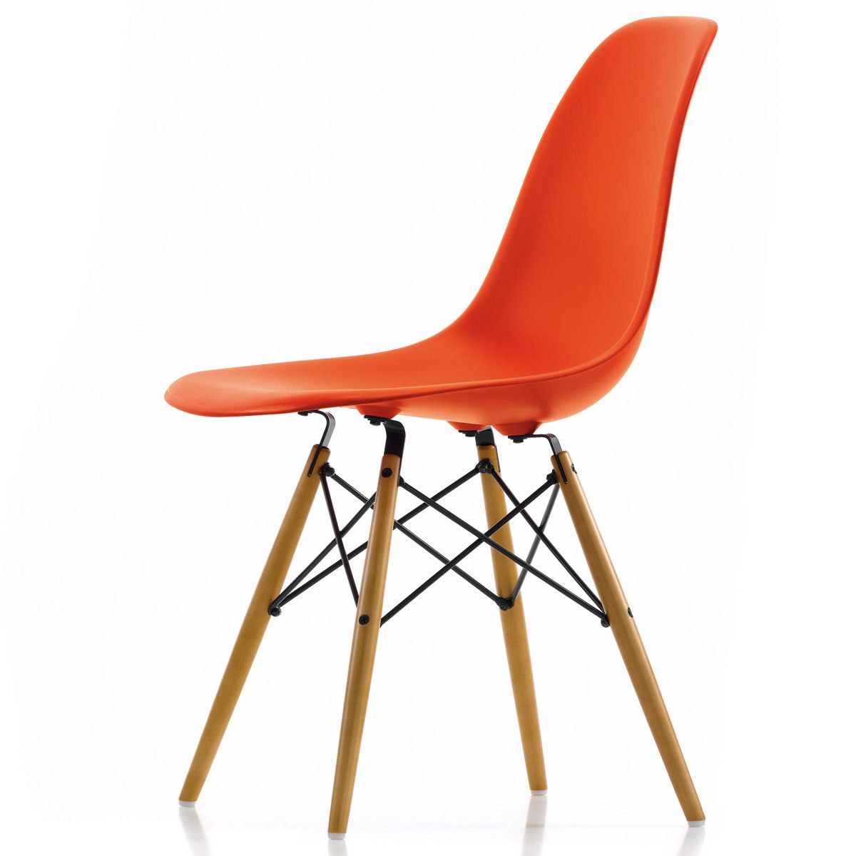 Silla Eames Plastic DSW de Charles y Ray Eames editada por Vitra
