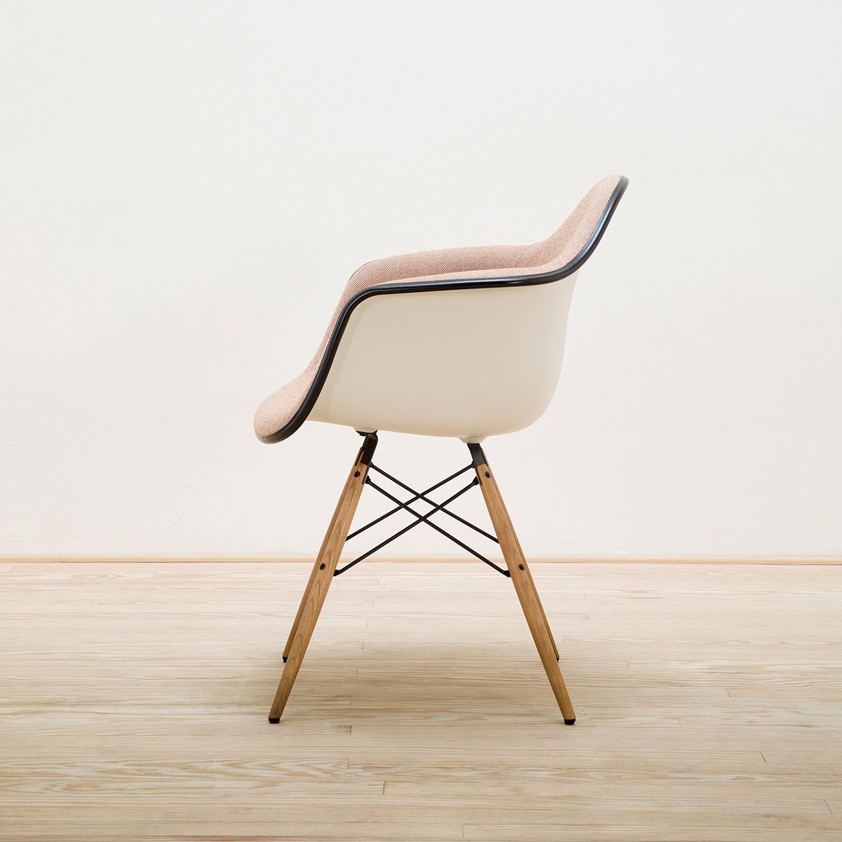 Sillón Eames Plastic Armchair DAW Tapizado - Vitra