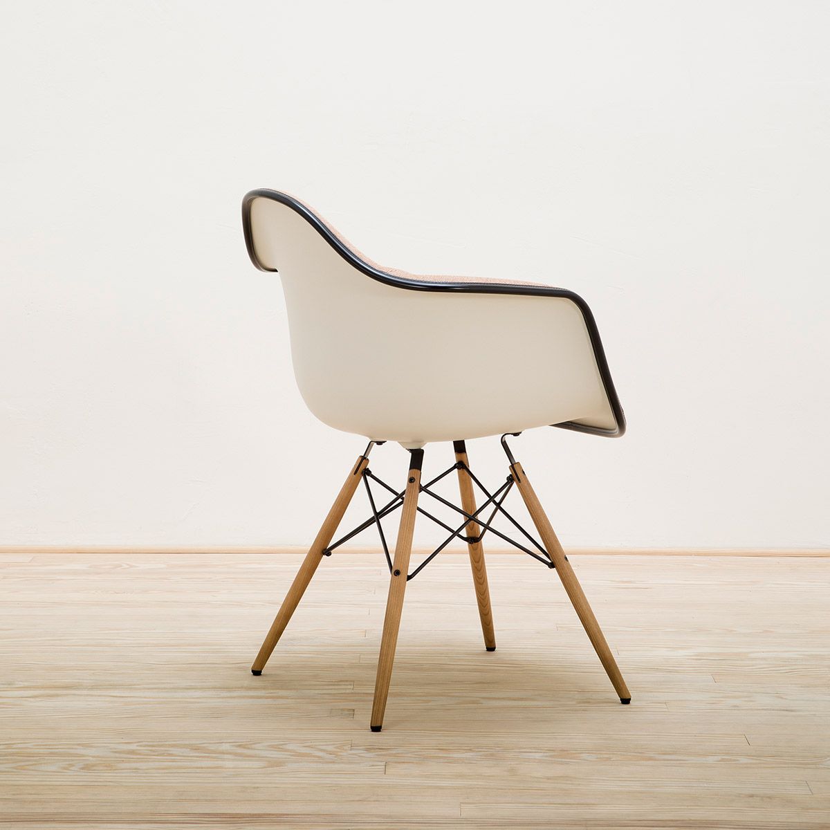 Sillón Eames Plastic Armchair DAW Tapizado - Vitra