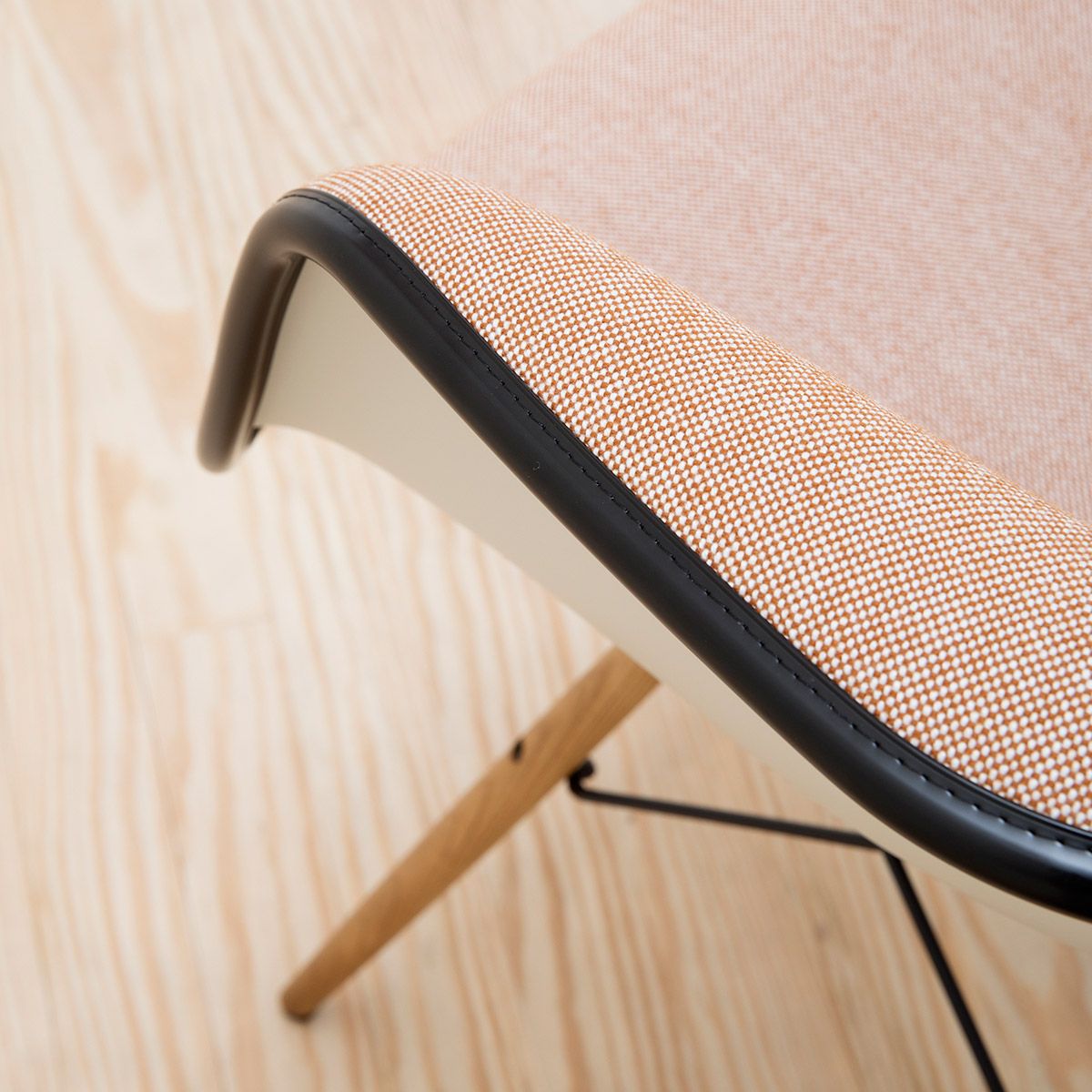 Sillón Eames Plastic Armchair DAW Tapizado - Vitra
