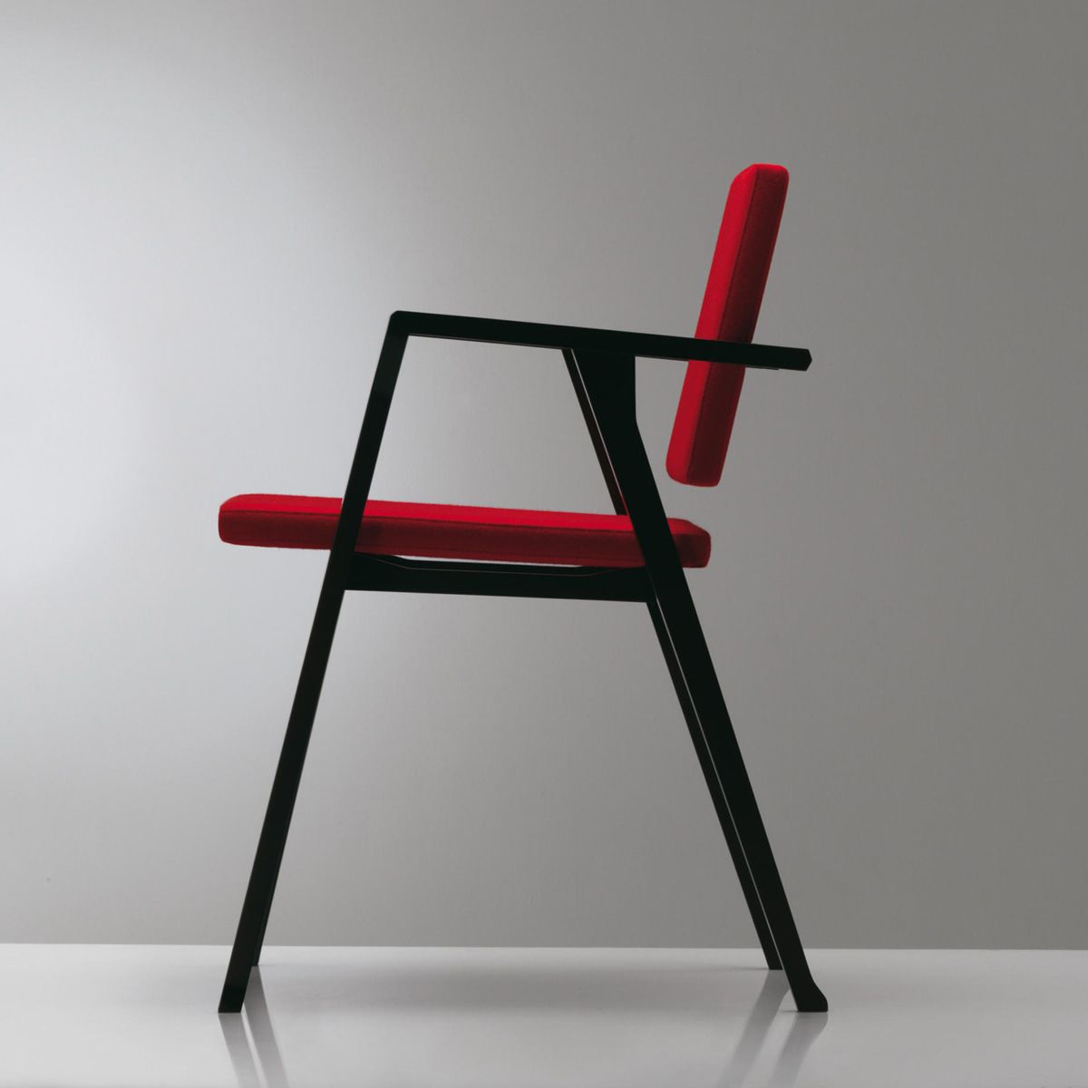 Sillón Luisa Fresno teñido negro - Cassina