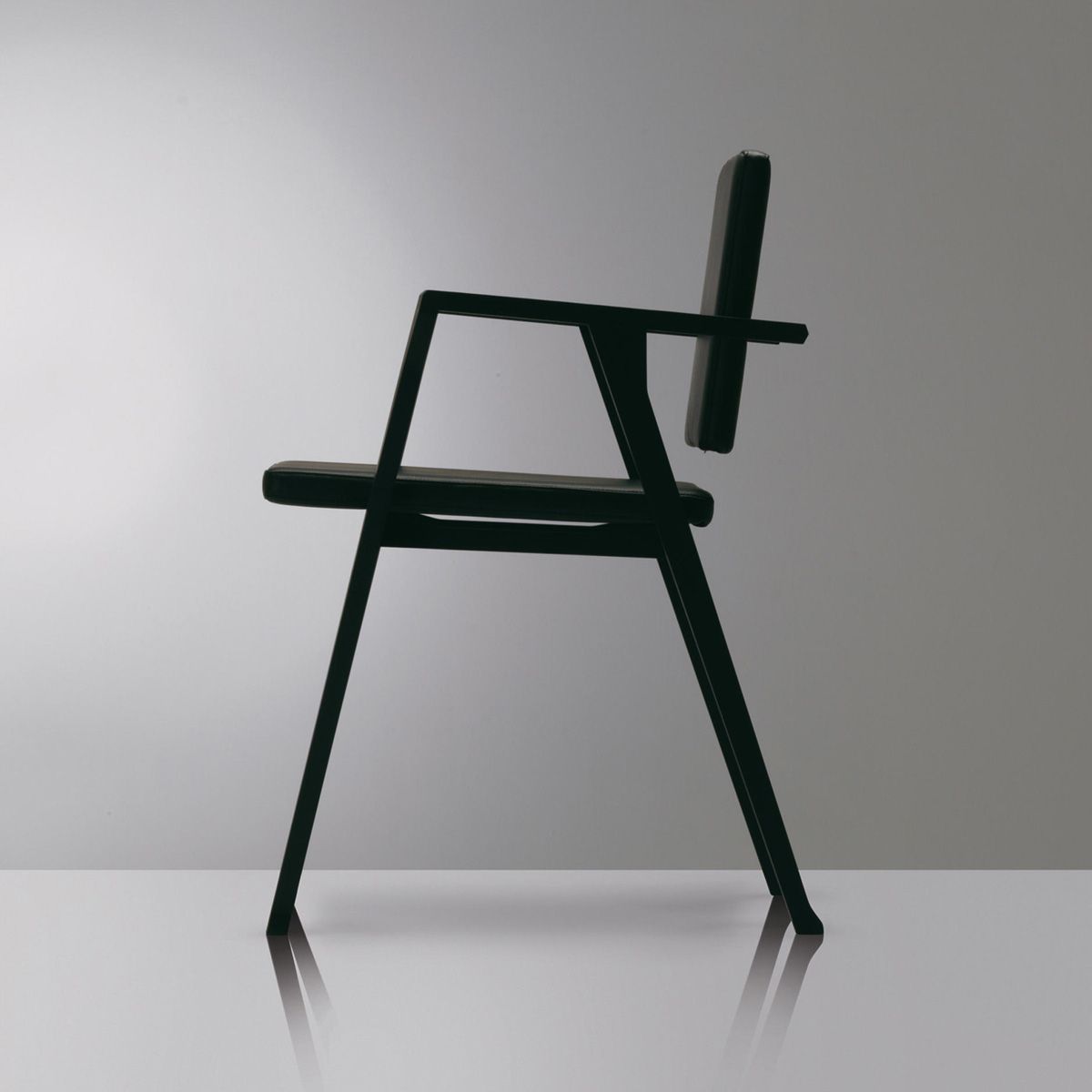 Sillón Luisa Fresno teñido negro - Cassina