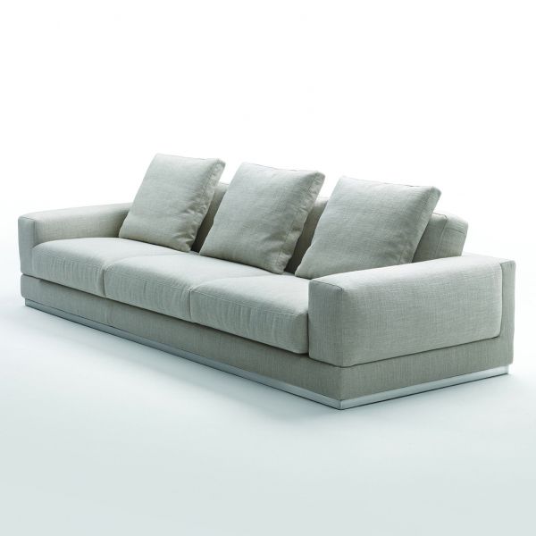 big-bob-sofa-flexform-02.jpg El sofá Big Bob es un diseño de Antonio Citterio que edita la marca Flexform. Un sofá con una amplia mirada, ensamblado con diferentes partes y líneas limpias, visiblemente suave y con el atractivo de un clásico. Apoyado en el suelo mediante una base de metal, se puede equipar con un mecanismo para facilitar el movimiento, proporcionando una posición cómoda para una relajación total.
Configurable a partir de diferentes módulos.
Precio para sofá de 243 x 105 x 70 cm en tapizado Super. Sin movimiento. No incluye cojines.
Consulte en las tiendas NAHARRO las diferentes configuraciones y acabados disponibles.