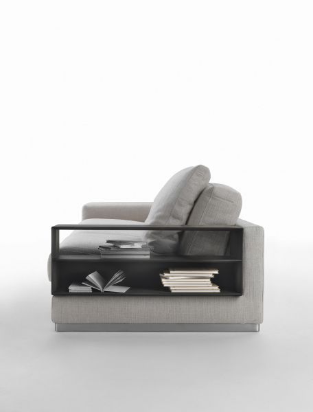 big-bob-sofa-flexform-03.jpg El sofá Big Bob es un diseño de Antonio Citterio que edita la marca Flexform. Un sofá con una amplia mirada, ensamblado con diferentes partes y líneas limpias, visiblemente suave y con el atractivo de un clásico. Apoyado en el suelo mediante una base de metal, se puede equipar con un mecanismo para facilitar el movimiento, proporcionando una posición cómoda para una relajación total.
Configurable a partir de diferentes módulos.
Precio para sofá de 243 x 105 x 70 cm en tapizado Super. Sin movimiento. No incluye cojines.
Consulte en las tiendas NAHARRO las diferentes configuraciones y acabados disponibles.