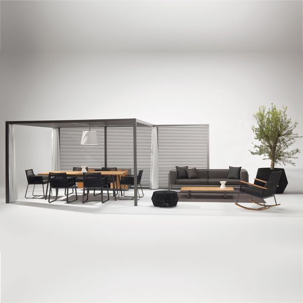 La colección Landscape de Kettal ha sido diseñada por Kettal Studio. Se trata de un conjunto de mobiliario y pérgolas de aluminio pintado con polvo de poliéster.
Las pérgolas de aluminio son completamente personalizables y configurables con estores, visillos, paneles o techos.
Los sillones de comedor están fabricados en aluminio con una cuerda exterior. Las mesas de comedor son de aluminio y cristal mate personalizable o cerámica exterior.

Más información sobre esta colección en naharro.