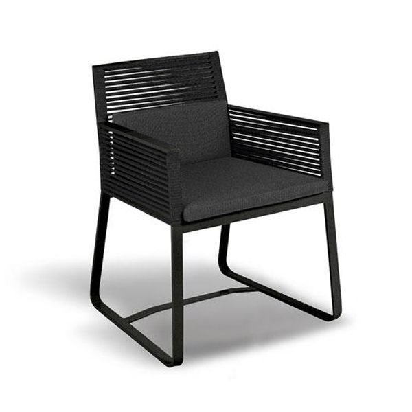 La colección Landscape de Kettal ha sido diseñada por Kettal Studio. Se trata de un conjunto de mobiliario y pérgolas de aluminio pintado con polvo de poliéster.
Las pérgolas de aluminio son completamente personalizables y configurables con estores, visillos, paneles o techos.
Los sillones de comedor están fabricados en aluminio con una cuerda exterior. Las mesas de comedor son de aluminio y cristal mate personalizable o cerámica exterior.

Más información sobre esta colección en naharro.