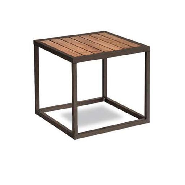 La colección Landscape de Kettal ha sido diseñada por Kettal Studio. Se trata de un conjunto de mobiliario y pérgolas de aluminio pintado con polvo de poliéster.
Las pérgolas de aluminio son completamente personalizables y configurables con estores, visillos, paneles o techos.
Los sillones de comedor están fabricados en aluminio con una cuerda exterior. Las mesas de comedor son de aluminio y cristal mate personalizable o cerámica exterior.

Más información sobre esta colección en naharro.