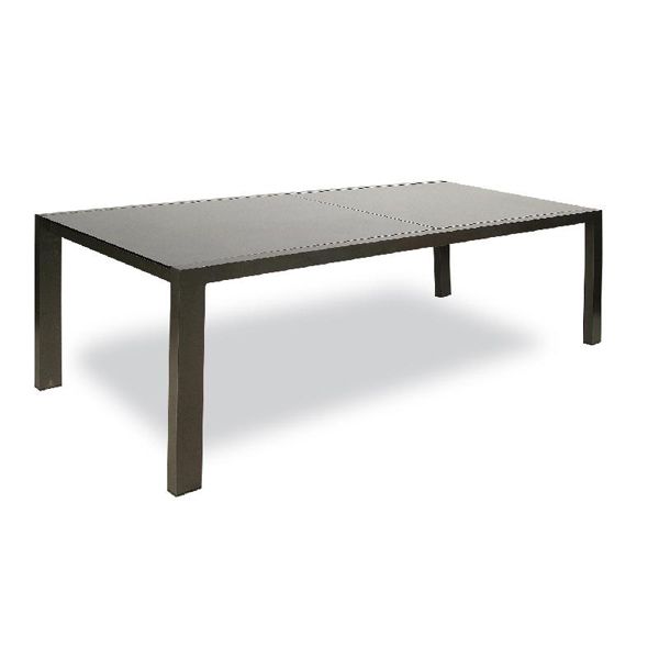 La colección Landscape de Kettal ha sido diseñada por Kettal Studio. Se trata de un conjunto de mobiliario y pérgolas de aluminio pintado con polvo de poliéster.
Las pérgolas de aluminio son completamente personalizables y configurables con estores, visillos, paneles o techos.
Los sillones de comedor están fabricados en aluminio con una cuerda exterior. Las mesas de comedor son de aluminio y cristal mate personalizable o cerámica exterior.

Más información sobre esta colección en naharro.