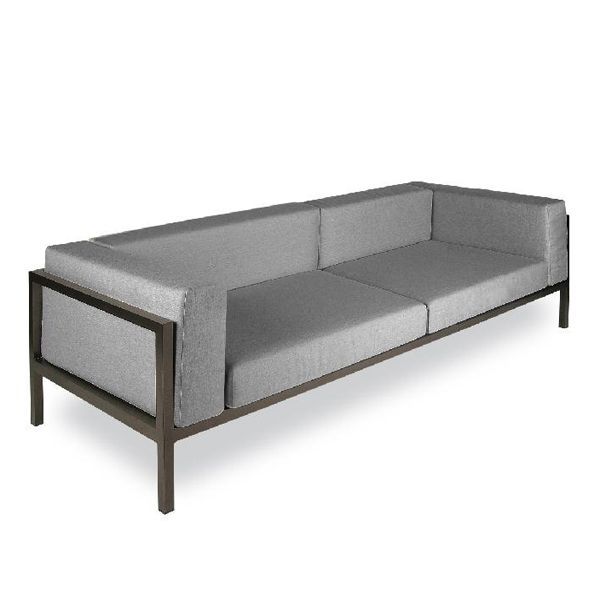 La colección Landscape de Kettal ha sido diseñada por Kettal Studio. Se trata de un conjunto de mobiliario y pérgolas de aluminio pintado con polvo de poliéster.
Las pérgolas de aluminio son completamente personalizables y configurables con estores, visillos, paneles o techos.
Los sillones de comedor están fabricados en aluminio con una cuerda exterior. Las mesas de comedor son de aluminio y cristal mate personalizable o cerámica exterior.

Más información sobre esta colección en naharro.