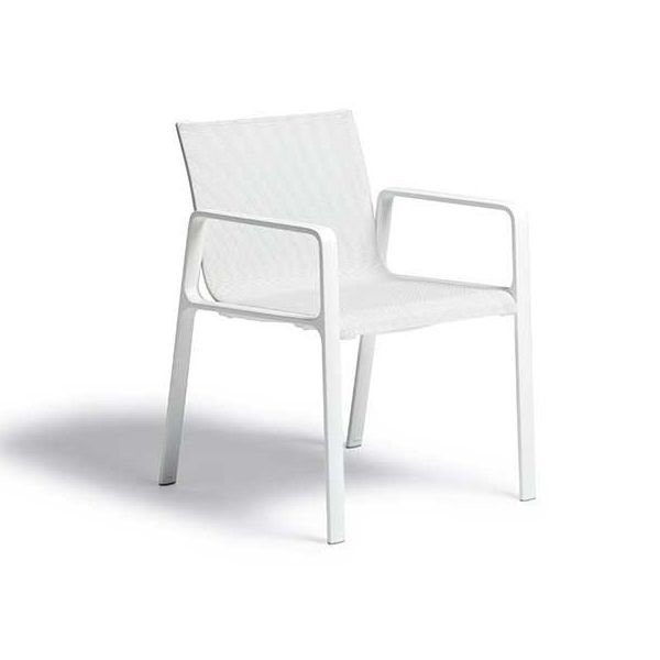 La colección Park Life de Kettal diseñada por Jasper Morrison es una gama completa de mobiliario de exterior con perfil de líneas claras que se adapta a infinidad de ambientes. Combina la ligereza de sus muebles con la resistencia de los mismos. Se pueden apilar con facilidad para transportarlos o almacenarlos durante el invierno.
Estamos ante una colección que, gracias a su sofisticación técnica, su diseño ergonómico y la gran atención prestada a la estética, garantiza una larga vida útil, tanto estructural como visual.

Más información sobre esta colección en naharro.