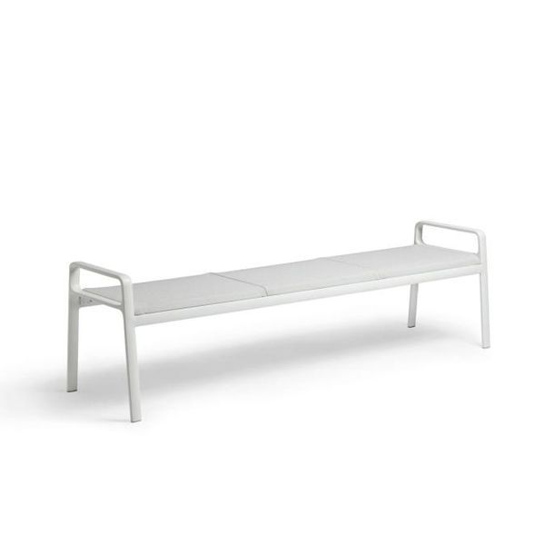 La colección Park Life de Kettal diseñada por Jasper Morrison es una gama completa de mobiliario de exterior con perfil de líneas claras que se adapta a infinidad de ambientes. Combina la ligereza de sus muebles con la resistencia de los mismos. Se pueden apilar con facilidad para transportarlos o almacenarlos durante el invierno.
Estamos ante una colección que, gracias a su sofisticación técnica, su diseño ergonómico y la gran atención prestada a la estética, garantiza una larga vida útil, tanto estructural como visual.

Más información sobre esta colección en naharro.