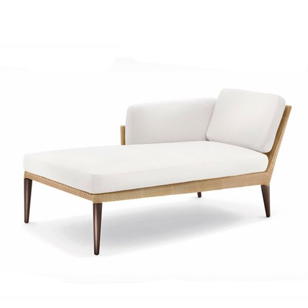 coleccion_tribeca_0.jpg El sofá Tribeca de Dedon pertenece a una colección del mismo nombre, sofisticada y elegante pero a la vez accesible y extraordinariamente confortable, irradia un encanto moderno y urbano. Su presencia se ve enfatizada por os tonos marrones que dan color a la estructura trenzada y que parecen convertir en piel natural la fibra clásica de Dedon. Tribeca es un nuevo y genial clásico creado para Dedon por Richard Frinier. Toma su nombre de uno de los vecindarios más reputados de Manhattan.
Detalles: Estructura en fibra DEDON altamente resistente, disponible en color Bleach y Tamari.
Enlace DEDON Acabados de Estructura y Tejidos
La colección Tribeca se compone de varios elementos, así como en varios acabados y tapizados para asientos y cojines. Las muestras están disponibles en nuestro Showroom, rogamos se pongan en contacto con nosotros para ampliar información y precio.