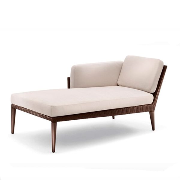 coleccion_tribeca_2.jpg El sofá Tribeca de Dedon pertenece a una colección del mismo nombre, sofisticada y elegante pero a la vez accesible y extraordinariamente confortable, irradia un encanto moderno y urbano. Su presencia se ve enfatizada por os tonos marrones que dan color a la estructura trenzada y que parecen convertir en piel natural la fibra clásica de Dedon. Tribeca es un nuevo y genial clásico creado para Dedon por Richard Frinier. Toma su nombre de uno de los vecindarios más reputados de Manhattan.
Detalles: Estructura en fibra DEDON altamente resistente, disponible en color Bleach y Tamari.
Enlace DEDON Acabados de Estructura y Tejidos
La colección Tribeca se compone de varios elementos, así como en varios acabados y tapizados para asientos y cojines. Las muestras están disponibles en nuestro Showroom, rogamos se pongan en contacto con nosotros para ampliar información y precio.