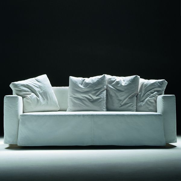 sofa_cama_winny_flexform_01.jpg El sofá cama Winny de Flexform es un diseño de Guido Rosati con estructura de metal con relleno de poliuretano revestido con un tejido protector. El asiento es extensible un un movimiento mecánico patentado que lo confierte en una estupenda cama. Los cojines del respaldo son de poliuretano o dacron con pluma.El somier es de lamas de madera y la tapicería es de tela o piel desenfundable. Disponible como sofá Relax o Cama.Detalles: sofá Winny de 175 cm, 4 cojines adicionales y tapizado en tela de categoría media.Consulte en las tiendas Naharro más tamaños, modelos, acabados y precios para el sofá Winny.