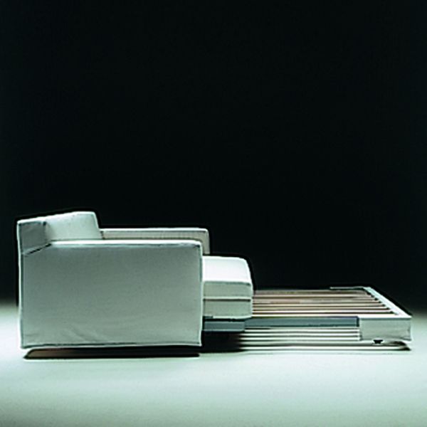 sofa_cama_winny_flexform_04.jpg El sofá cama Winny de Flexform es un diseño de Guido Rosati con estructura de metal con relleno de poliuretano revestido con un tejido protector. El asiento es extensible un un movimiento mecánico patentado que lo confierte en una estupenda cama. Los cojines del respaldo son de poliuretano o dacron con pluma.El somier es de lamas de madera y la tapicería es de tela o piel desenfundable. Disponible como sofá Relax o Cama.
Detalles: sofá Winny de 175 cm, 4 cojines adicionales y tapizado en tela de categoría media.
Consulte en las tiendas Naharro más tamaños, modelos, acabados y precios para el sofá Winny.