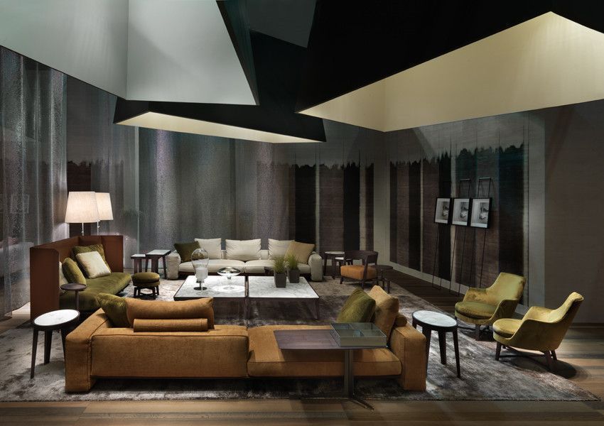 El sofá Goodplace de Flexform es un diseño de Antonio Citterio con estructura de metal esmaltado y asiento de metal revestido de cuero de diferentes acabados con una colchoneta de poliuretano.Los brazos y respaldo son de poliuretano, dacrón y plumas con un inserto de metal. El asiento está formado por cojines de pluma con un inserto de material indeformable, contapicería de tejido o piel desenfundable.El acabado de las patas está disponible en metal satinado, cromado, brunito o cromo.Detalles: sofá de 247 cm tapizado en tela de categoría media y 4 cojines (2 con rulo y 2 sin rulo detrás) adicionales de 50 x 50 cm.
Consulte en Naharro más tamaños, módulos, acabados y precios para el sofá Goodplace.