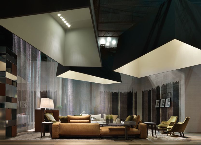 El sofá Goodplace de Flexform es un diseño de Antonio Citterio con estructura de metal esmaltado y asiento de metal revestido de cuero de diferentes acabados con una colchoneta de poliuretano.Los brazos y respaldo son de poliuretano, dacrón y plumas con un inserto de metal. El asiento está formado por cojines de pluma con un inserto de material indeformable, contapicería de tejido o piel desenfundable.El acabado de las patas está disponible en metal satinado, cromado, brunito o cromo.Detalles: sofá de 247 cm tapizado en tela de categoría media y 4 cojines (2 con rulo y 2 sin rulo detrás) adicionales de 50 x 50 cm.
Consulte en Naharro más tamaños, módulos, acabados y precios para el sofá Goodplace.