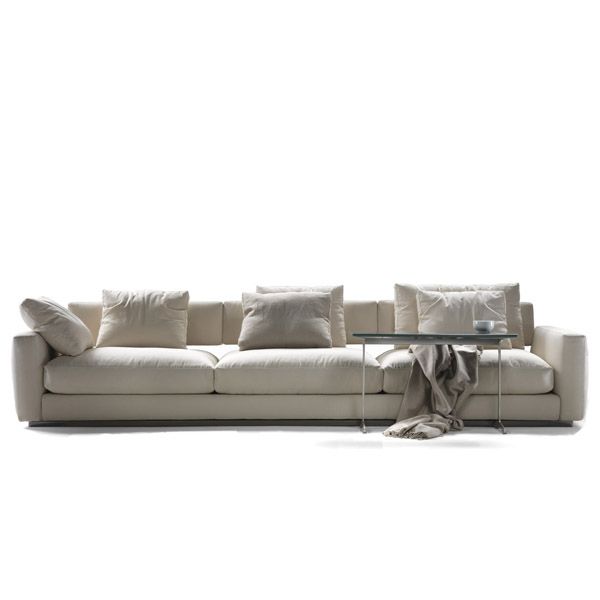 sofa_pleasure_flexform_00.jpg El sofá Pleasure es un diseño deDesign Flexformpara la colección de 2013 de la firma Flexform. Sofá con estructura de metal satinado, cromado, Brunito o cromo negro con base de metal y madera relleno de poliuretano y revestido con tejido protector. Brazos y respaldos de poliuretano inyectado revestido con tejido protector. El asiento está formado por cojines de pluma con inserto de material indeformable.
Detalles: Sofá de 318 cm (módulo de 282 x 94 cm y brazos de 18 x 94 x 62H cm) con 5 cojines (1 de 76 x 43 cm y 4 de 53 x 43 cm) adicionales y tapizado en tela de categoría media.
Consulte en las tiendas Naharro más tamaños, módulos, acabados y precios para el sofá Pleasure.