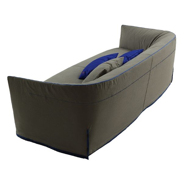 sofa_santa_monica_poliform_03.jpg El sofá Santa Mónica es un diseño de Jean-Marie Massaud para la firma Poliform, un sofá básico, con líneas acogedoras y cómodas que propone una estética de gran originalidad gracias a los revestimientos de temporada, otorgándole un estilo informal y chic.
Detalles: disponibles diferentes telas, cojines y accesorios que le dan personalidad al sofá.
Precio para tejido en Categoría B del fabricante, muestrario de telas disponible en tienda.
Más información en NAHARRO.