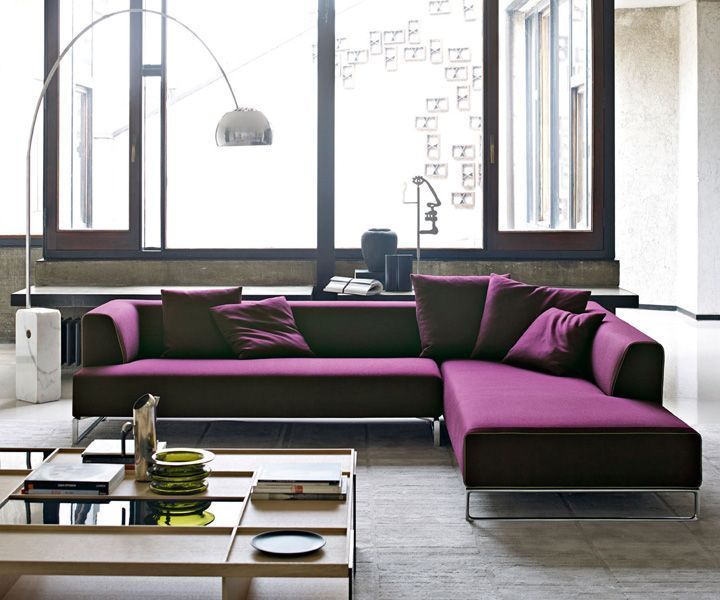 sofa_solo_14_bebitalia_03_sn222_sn230.jpg El sofá Solo'14 es un diseño de Antonio Citterio conseguido a partir de la reducción de todos sus elementos superfluos y el cuidado de la proporción de sus componentes.B&B Italia presenta esta nueva versión con un borde crudo en el tapizado que destaca la silueta del apoyabrazos y el asiento, dándole un acabado único.
Detalles: Estructura de aluminio y tapizado en acabado natural, marrón oscuro, negro y gris oscuro, combinables con diferentes bordes de color.
Precio para modelo SN178, con estructura cepillada o barnizada y tapizado en tejido Super. No incluye cojines.
Consulte más información sobre los diferentes módulos, acabados y dimensiones en las tiendas de Naharro.