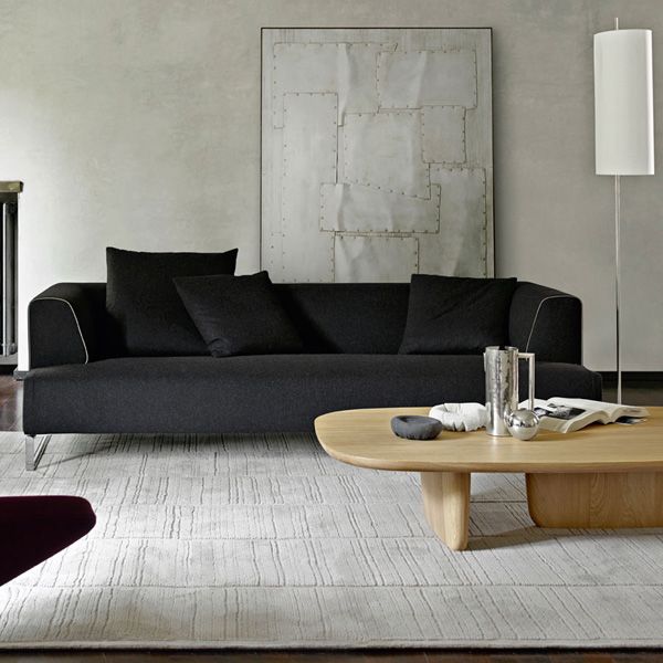 sofa_solo_14_bebitalia_05_sn178.jpg El sofá Solo'14 es un diseño de Antonio Citterio conseguido a partir de la reducción de todos sus elementos superfluos y el cuidado de la proporción de sus componentes.B&B Italia presenta esta nueva versión con un borde crudo en el tapizado que destaca la silueta del apoyabrazos y el asiento, dándole un acabado único.
Detalles: Estructura de aluminio y tapizado en acabado natural, marrón oscuro, negro y gris oscuro, combinables con diferentes bordes de color.
Precio para modelo SN178, con estructura cepillada o barnizada y tapizado en tejido Super. No incluye cojines.
Consulte más información sobre los diferentes módulos, acabados y dimensiones en las tiendas de Naharro.